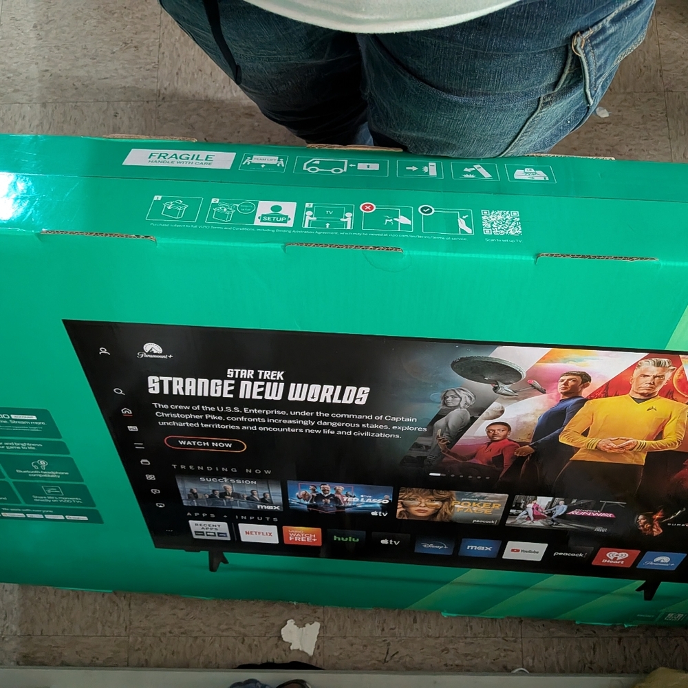 Vizio 43-Inch 4K UHD Smart TV in Green Box - Picture 3 of 4